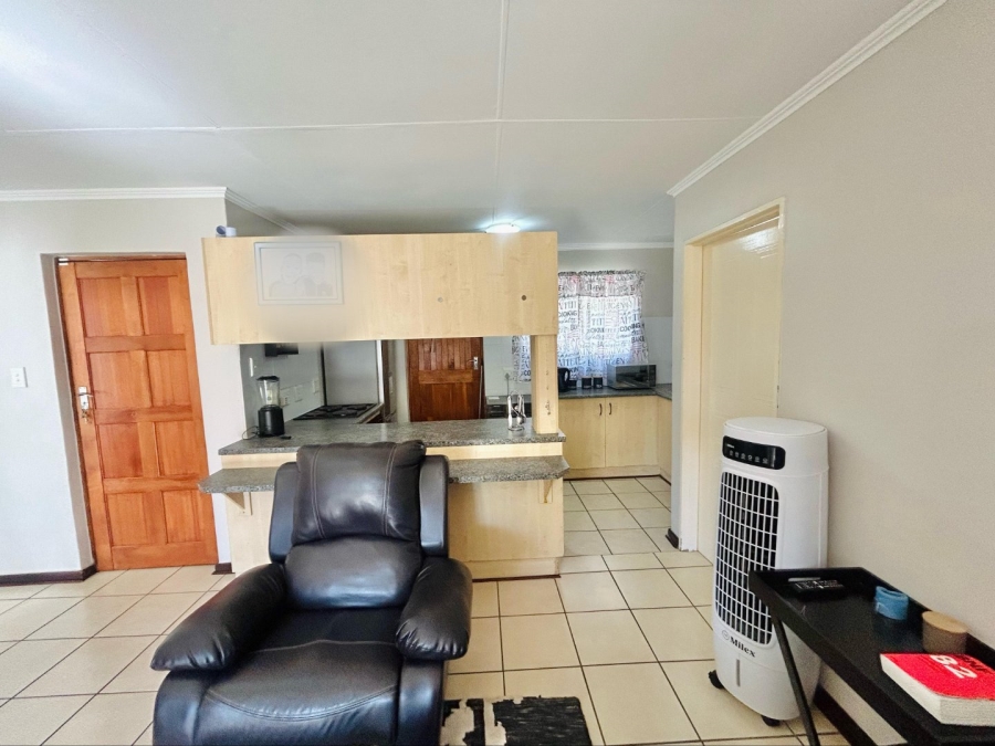 2 Bedroom Property for Sale in Langenhovenpark Free State